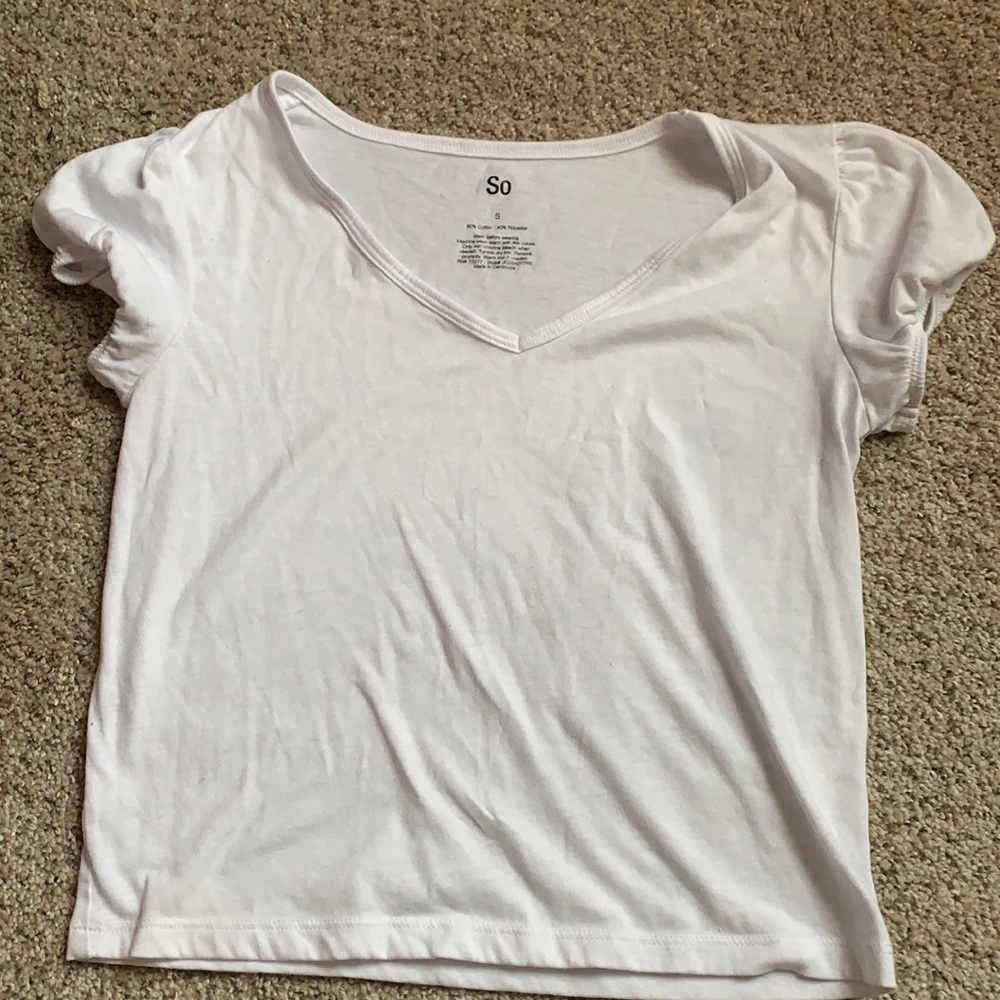 White puffed short-sleeved shirt